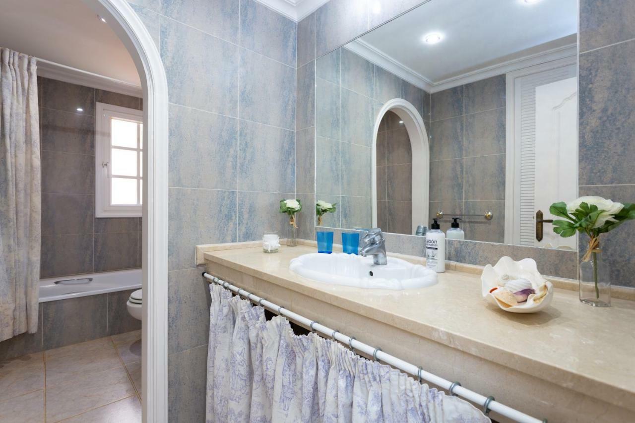 Vivatenerife - Villa With Pool, Jacuzzi And Sea View Chayofa Bagian luar foto